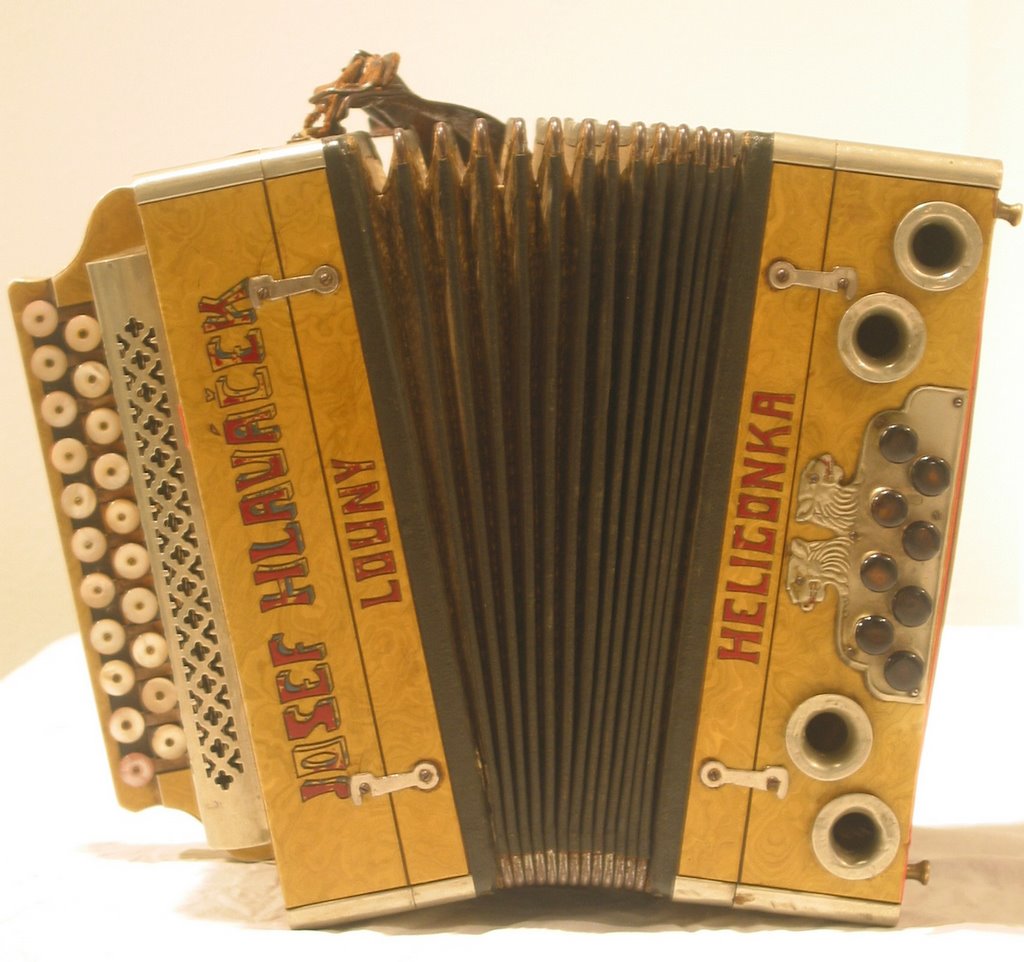 accordion-hires.jpg